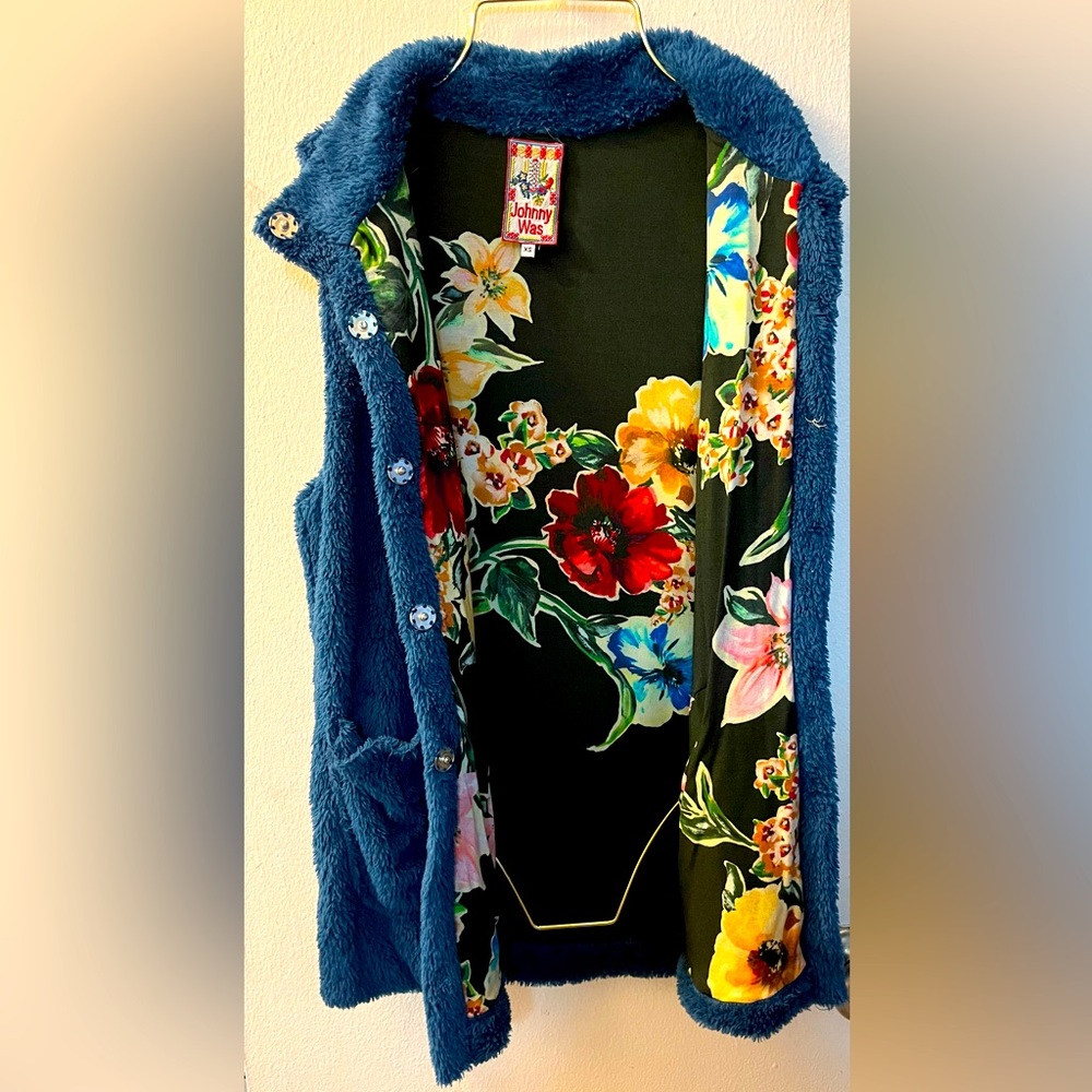 “Johnny Was” Vicney Lagoon Reversible Vest, Blue Furry Floral, XS Preowned, Cool